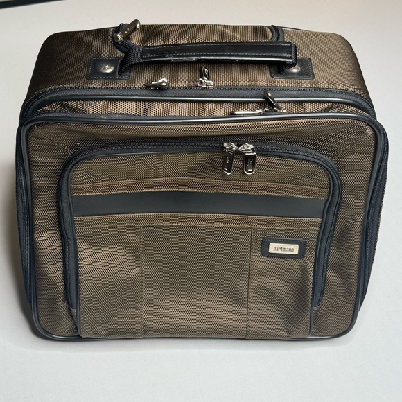 Hartmann Other - Hartmann 16" Rolling 2-Wheel Carry On Suitcase